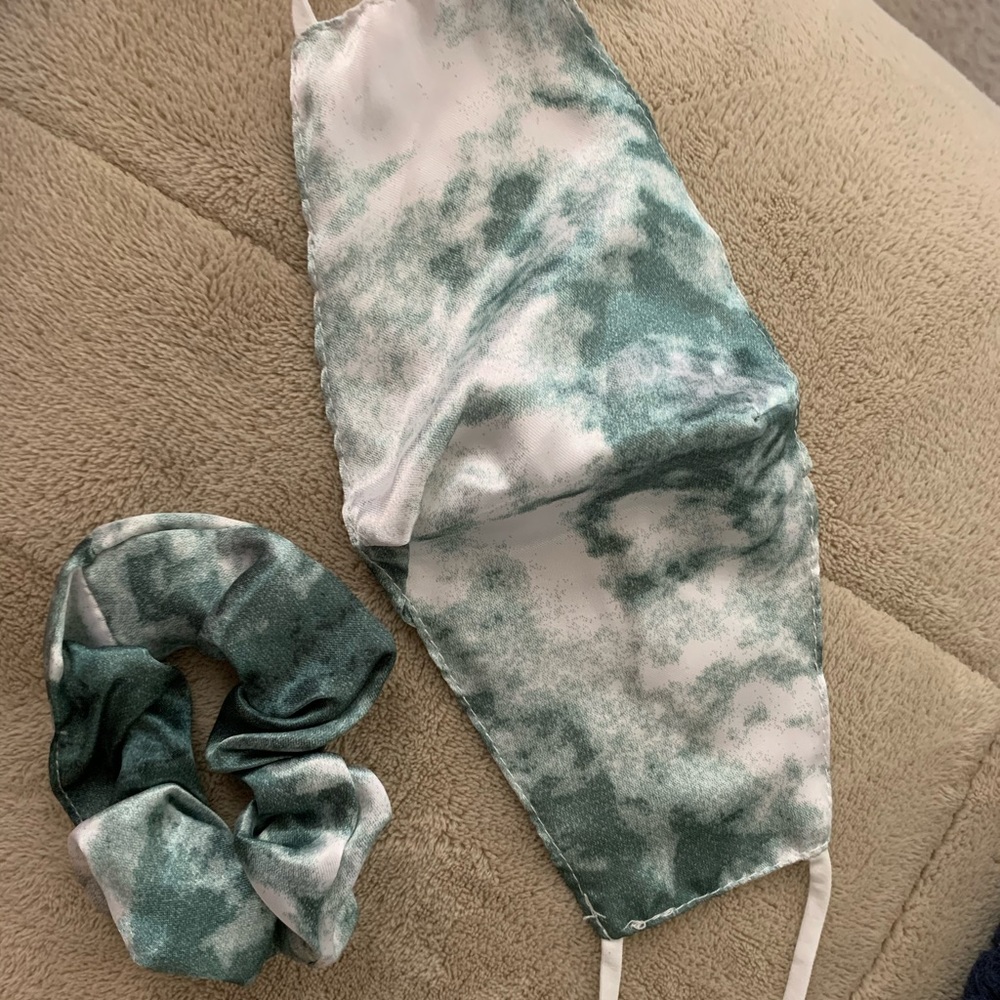 New silk mask & hair tie scrunchie green & white